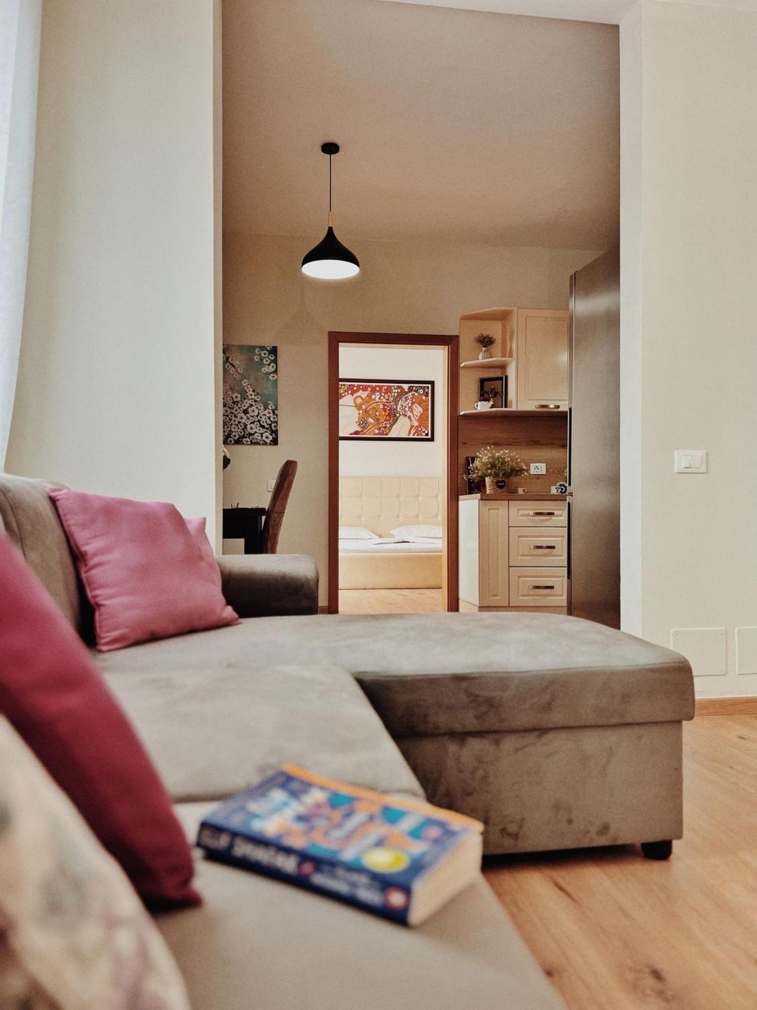 Cozy Rooftop Apartment - Your Home, Away From Home! Τίρανα Εξωτερικό φωτογραφία