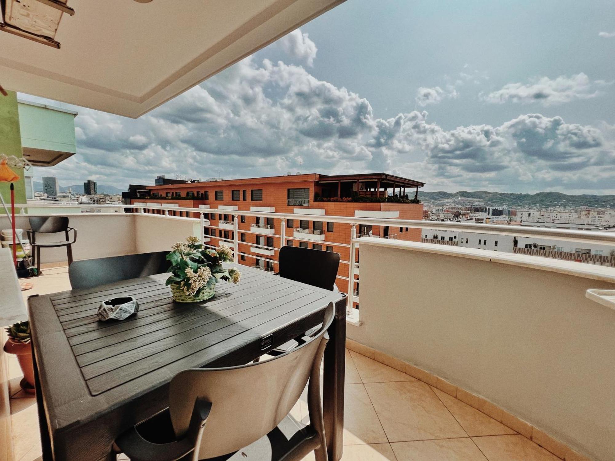 Cozy Rooftop Apartment - Your Home, Away From Home! Τίρανα Εξωτερικό φωτογραφία