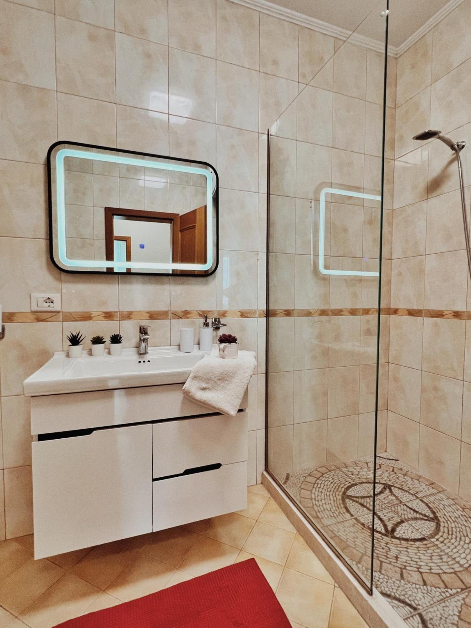 Cozy Rooftop Apartment - Your Home, Away From Home! Τίρανα Εξωτερικό φωτογραφία